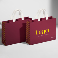 Sac cadeau en papier uni mat minimaliste personnalisé avec poignée en ruban satiné contrasté pour l'emballage de vêtements et de cosmétiques