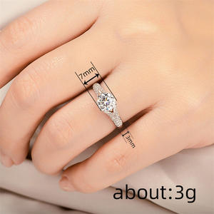 Anillo de Compromiso de Diamantes en Oro Blanco para Mujer T0287, Corte Brillante Redondo, Color G, Diamantes Laterales Naturales - Product Image 4