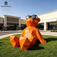 Sculpture d'ours géométrique moderne sur mesure en acier inoxydable orange, statue d'animal en métal pour la décoration de centres commerciaux, jardins et hôtels
