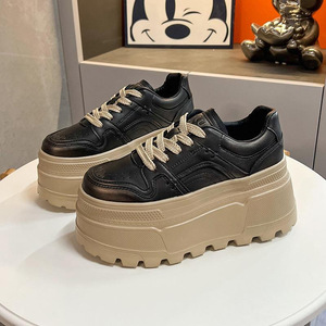 Baskets de sport décontractées pour femmes à plateforme de 8 cm, noires et blanches, confortables, à lacets, pour le skateboard et la course en extérieur - Product Image 3