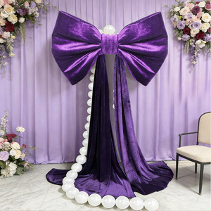 Decoraciones Elegantes y de Lujo para Bodas, Fiestas y Cumpleaños - Lazo Gigante de Terciopelo con Cadena de Perlas - Product Image 2