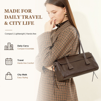 Sac à bandoulière en cuir véritable pour femmes avec fermeture à rabat et cordon de serrage latéral pour un style au quotidien