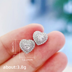 Orecchini a Cuore di Lusso per Donne, Completamente Decorati con Zirconi, Gioielli Eleganti e Delicati per Uso Quotidiano - Product Image 5