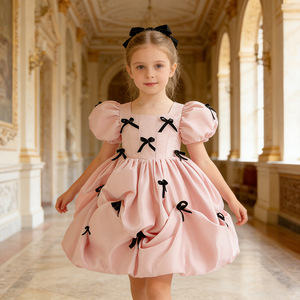 Abito da Principessa per Bambina con Maniche a Sbuffo e Applicazioni di Fiocchi, Scollo Quadrato, Vestito Rosa con Fiori - Vendita all'Ingrosso dalla Fabbrica Meiqiai - Product Image 1
