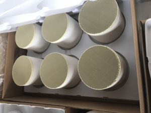 디젤 엔진용 Fe 제올라이트 바나듐 300 CPSI를 사용한 새로운 암모니아 SCR 촉매 - Product Image 3