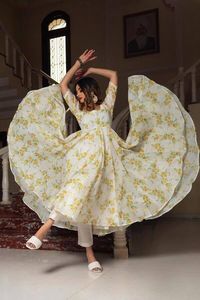 Chanderi kurta แบบพรีเมี่ยมพร้อมกางเกง & dupatta เปิดตัวสินค้าจำนวนมาก - Product Image 3