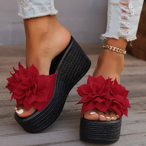 รองเท้าแตะส้นเตารีดแบบเปิดสำหรับผู้หญิง ลายดอกไม้ แฟชั่น สำหรับใส่ไปทะเล ชายหาด ฤดูร้อน กันลื่น - Product Image 1