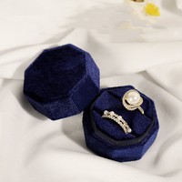 Nouveau design de boîte ronde en velours à couvercle personnalisé emballage simple double boucle d'oreille octogonale en velours boîte d'anneaux en zircon