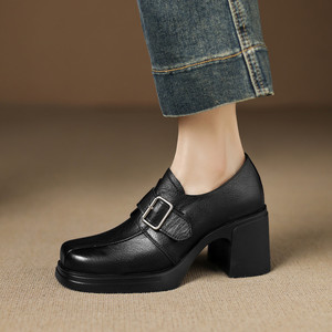 Chaussure simple à bout carré en cuir véritable imperméable, avec boucle, style rétro, couleur unie, semelle souple et design découpé profond - Product Image 3