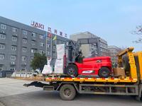 Logistik-Version 24V Lithium-Ionen-Batterie 5,8km/h Geschwindigkeit QET25P 2,5T Geländegängiger Elektrischer Palettenhubwagen