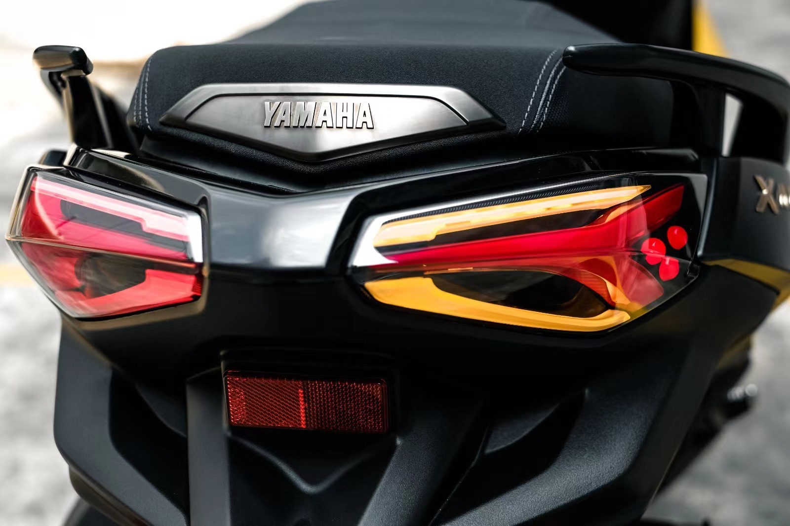 XMAX 3002023テールライトカバースモーククリアプロテクター