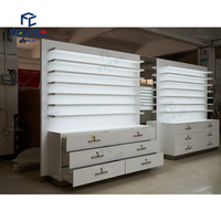 Design d'intérieur tendance pour magasin d'optique, aménagement créatif de boutique de lunettes et solutions de mobilier pour l'exposition de lunettes