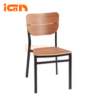 Chaises de restaurant de patio, mobilier de salle à manger en bois pour l'extérieur, chaises empilables en plastique et en bois pour jardin