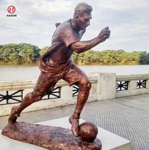 Vendita calda personalizzata intaglio a mano decorazione esterna grande bronzo statua di leone in ottone scultura di calcio in vendita - Product Image 1