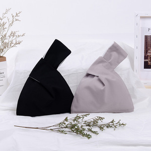 <span class=keywords><strong>Sac</strong></span> de poignet en velours pour femmes de style japonais de luxe Pochette de rangement en <span class=keywords><strong>tissu</strong></span> avec logo personnalisé <span class=keywords><strong>Emballage</strong></span> <span class=keywords><strong>cadeau</strong></span> élégant pour <span class=keywords><strong>sac</strong></span> à provisions - Product Image 2