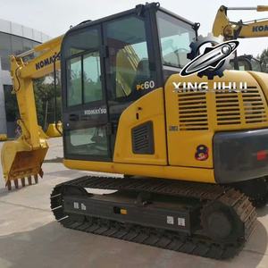 Excavatrice Komatsu 60-8 d'occasion, marque japonaise d'origine, 6 tonnes, petite taille, sur chenilles en caoutchouc. - Product Image 3