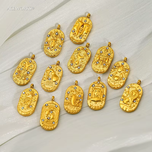 Colgante del Zodiaco en Relieve |   Dijes de Horóscopo con Incrustaciones de Diamantes en Acero Inoxidable Chapado en Oro PVD de 18K |   Impermeable, Hipoalergénico y Duradero - Product Image 2