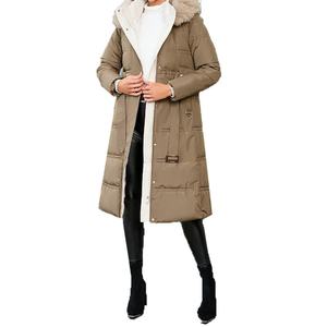 Manteau d'hiver sur mesure pour femme, long, à capuche, coupe ajustée, avec décoration en fourrure, en cuir de serpent, uni, teint - Product Image 4