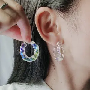 Anting desain baru 2024 anting akrilik transparan musim panas anting Hoop Resin warna-warni