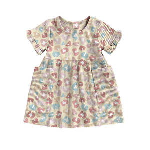 فستان بناتي الأكثر مبيعاً من قماش التريكو المضلع مع جيوب كبيرة بتصميم عصري أنيق - Product Image 5