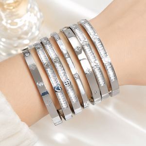 Bracelet en acier inoxydable 316L plaqué or 18 carats PVD |   Bracelet pour femme imperméable et résistant au ternissement |   Bijoux haut de gamme fabriqués aux États-Unis - Product Image 5