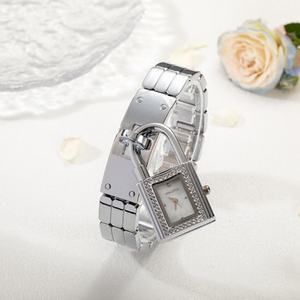 <span class=keywords><strong>Orologio</strong></span> al Quarzo di Lusso 2in1 in Acciaio Inossidabile con Cristalli e Strass a Forma di Lucchetto, <span class=keywords><strong>Bracciale</strong></span> Staccabile con Diamanti per <span class=keywords><strong>Donna</strong></span> - Product Image 4