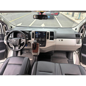 Minibús Hiace Usado de Segunda Mano, 9 Asientos, Diésel Turbo, Manual, Volante a la Izquierda, Asientos de Cuero, Interior Claro - Product Image 6