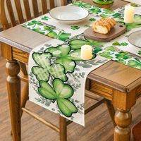 Chemin de table imprimé pour la Saint-Patrick, 13 * 72 pouces, chemin de table vert trèfle porte-bonheur, utilisé pour la décoration de la Saint-Patrick