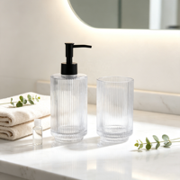 Ensemble de deux flacons de lotion en verre minimalistes avec logo personnalisé, rechargeables, écologiques, durables, pour une utilisation luxueuse dans la salle de bain