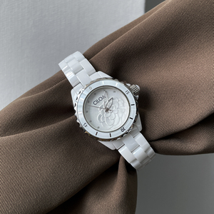 Montre ronde personnalisable CILOA blanche pour femmes, nouvelle montre à quartz étanche de haute qualité, élégante et résistante à l'eau - Product Image 4