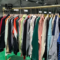 F3 Vêtements d'occasion de marque en gros : Sweats à capuche tendance internationaux, tailles mixtes, lots abordables pour friperies