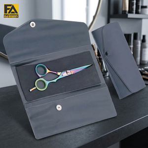 Kit de Tijeras para Cortar el Cabello Hechas de Cuero Sintético Disponibles en Cuero Vacuno Auténtico con Impresión de Logotipos Personalizados - Product Image 3