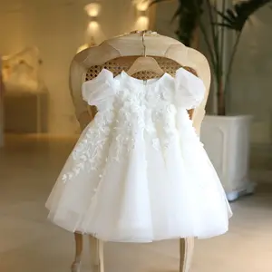 Модное праздничное платье на один год для маленьких девочек, платье принцессы с завышенной талией, белое свадебное платье для маленьких девочек с цветами