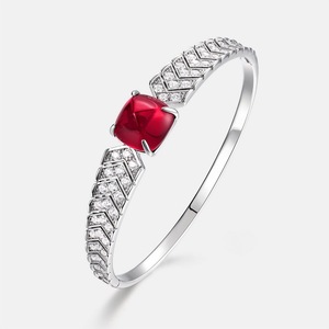 Brazalete de Plata 925 con Rubí Cultivado en Laboratorio, Joyería de Alta Gama para Mujer, Regalo Ideal y Accesorio Elegante - Product Image 1