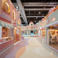 Équipement de terrain de jeu intérieur Pastel Shopping, jeu de rôle, ville, conforme à la norme EN1176, configuration modulaire pour les exploitants de centres de divertissement familial (FEC)