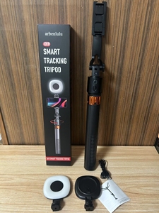 Trépied à selfie Q13 avec contrôle gestuel IA, photographie intelligente, support portable à quatre pieds, dispositif de suivi du visage pour selfie - Product Image 3