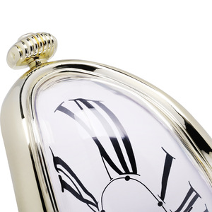 Horloge torsadée à talons hauts créatifs pour la maison Horloge fondante Décoration de salon Pendentif Tenture murale Réveil - Product Image 4