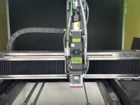 Machine de découpe laser à fibre fermée pour le traitement de précision des pièces métalliques 6060 1500W 2000W 3000W Découpeuse laser métallique