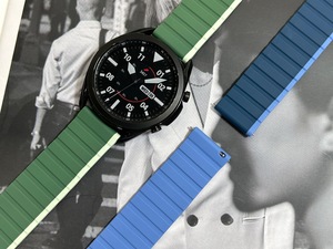 <span class=keywords><strong>Bracelet</strong></span> de montre intelligent de sport <span class=keywords><strong>Bracelet</strong></span> magnétique en Silicone bicolore 20mm 22MM pour samsung Watch 7 6 xiaomi Watch S3 2 - Product Image 4