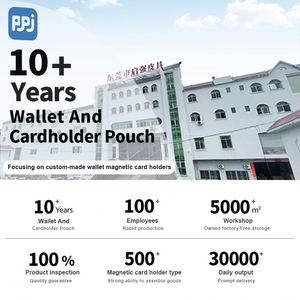 ป้ายติดกระเป๋าเดินทางแบบปรับได้สำหรับบัตรขึ้นเครื่องบิน ป้ายเดินทางแบบกำหนดเองพร้อมหนัง PU แฟชั่น กันน้ำ พร้อมโลโก้แบบกำหนดเอง - Product Image 3