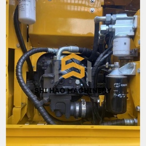 Excavadora de cadenas KOMATSU PC130, usada, altamente eficiente, ideal para trabajos agrícolas y de paisajismo - Product Image 6