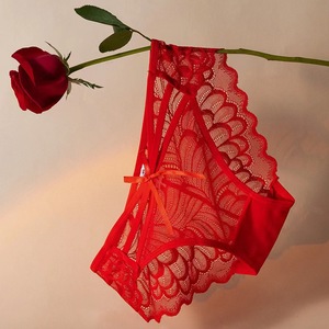 <span class=keywords><strong>Lingerie</strong></span> féminine attrayante avec broderies transparentes et tangas G-string - Product Image 3