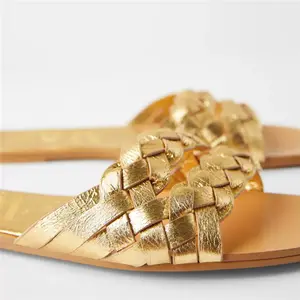 Sandalias planas personalizadas para la playa, calzado de verano, disponible en oro