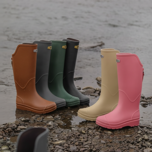 Stivali da pioggia impermeabili lunghi da uomo e da donna alla moda per lavoro stivali di fango piatti per la stagione delle piogge - Product Image 1