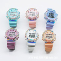 Montre numérique en plastique pour étudiants, nouvelle collection, colorée, lumineuse, multifonctionnelle, pour activités de plein air, unisexe, pour écoliers et enfants