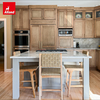 Armoire de cuisine îlot en bois massif chêne blanc style Shaker avec finition transparente Alland Modern Luxury pour la rénovation de villa