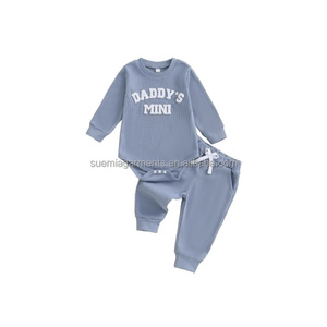Set <span class=keywords><strong>di</strong></span> Abbigliamento Personalizzato 'DADDYS MINI' in Cotone 95% per Neonati e Bambini, Primavera-Autunno, Tutina e Pantaloni - Product Image 1