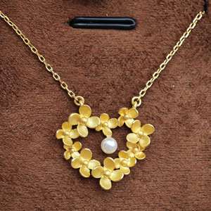 Collar con Colgante Minimalista en Forma de Flor, Chapado en Oro sobre Plata 925, con Perla Natural de Agua Dulce, Unisex, para Uso Diario, Bodas y Fiestas, de UM Jewelry - Product Image 4