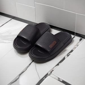 Chaussures de sport Yearning Woman abordables, motif flèche de Cupidon, en EVA, antidérapantes, amorties, respirantes, imperméables, pour intérieur/extérieur et salle de bain - Product Image 3