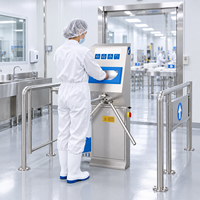 Système d'entrée hygiénique en acier inoxydable avec machine de nettoyage de semelles et station de désinfection des mains pour usage industriel